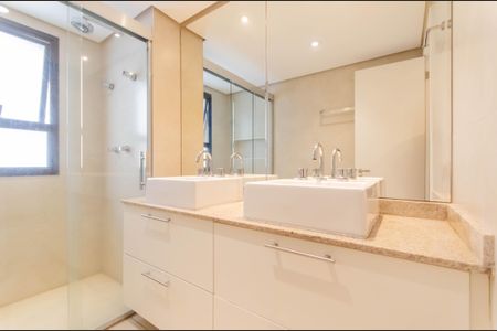 Apartamento à venda com 135m², 3 quartos e 3 vagas Apartamento à venda com 135m², 3 quartos e 3 vagasBanheiro da Suíte 2