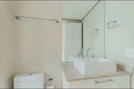 Apartamento à venda com 135m², 3 quartos e 3 vagas Apartamento à venda com 135m², 3 quartos e 3 vagasBanheiro da Suíte 1