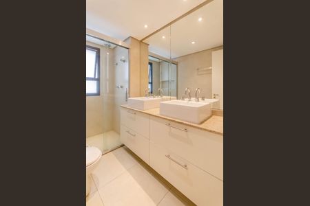 Apartamento à venda com 135m², 3 quartos e 3 vagas Apartamento à venda com 135m², 3 quartos e 3 vagasBanheiro da Suíte 2