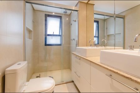 Apartamento à venda com 135m², 3 quartos e 3 vagas Apartamento à venda com 135m², 3 quartos e 3 vagasBanheiro da Suíte 2