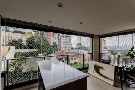 Apartamento à venda com 135m², 3 quartos e 3 vagas Apartamento à venda com 135m², 3 quartos e 3 vagasVaranda
