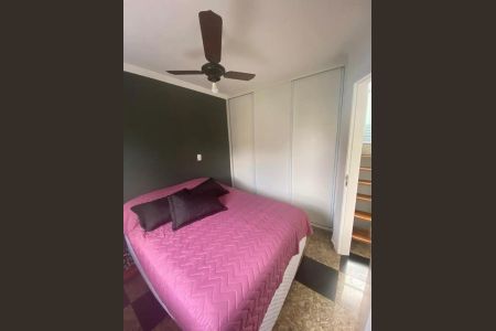 Casa de condomínio à venda com 225m², 4 quartos e 2 vagas Casa de condomínio à venda com 225m², 4 quartos e 2 vagasQuarto