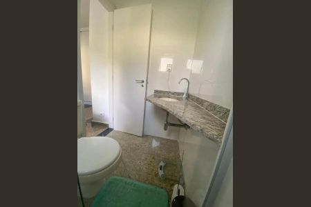 Casa de condomínio à venda com 225m², 4 quartos e 2 vagas Casa de condomínio à venda com 225m², 4 quartos e 2 vagasBanheiro