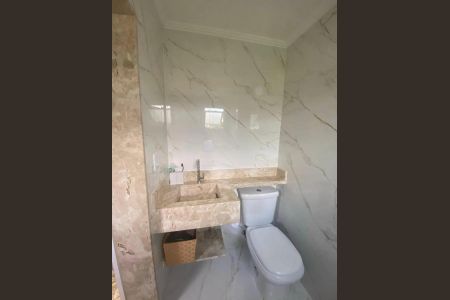 Casa de condomínio à venda com 225m², 4 quartos e 2 vagas Casa de condomínio à venda com 225m², 4 quartos e 2 vagasBanheiro