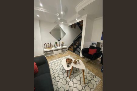 Casa de condomínio à venda com 225m², 4 quartos e 2 vagas Casa de condomínio à venda com 225m², 4 quartos e 2 vagasSala