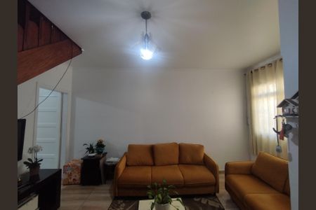 Casa à venda com 120m², 2 quartos e 2 vagasSala