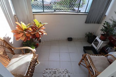 Apartamento para alugar com 75m², 2 quartos e sem vagaSacada