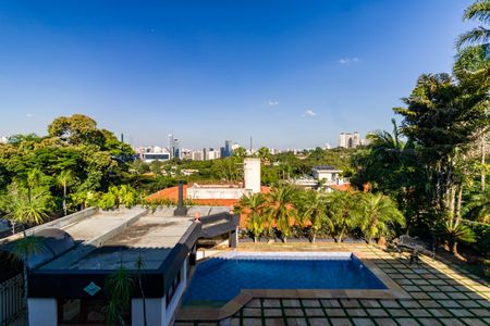 Casa à venda com 735m², 4 quartos e 6 vagas Casa à venda com 735m², 4 quartos e 6 vagasVaranda da Suíte 1