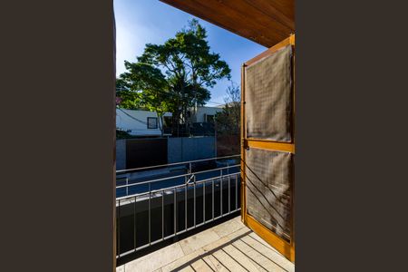 Casa à venda com 735m², 4 quartos e 6 vagas Casa à venda com 735m², 4 quartos e 6 vagasVaranda da Suíte 2