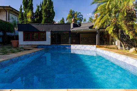 Casa à venda com 735m², 4 quartos e 6 vagas Casa à venda com 735m², 4 quartos e 6 vagasÁrea Externa