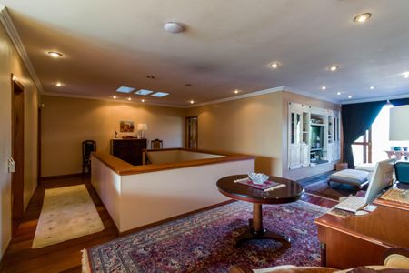 Casa à venda com 735m², 4 quartos e 6 vagas Casa à venda com 735m², 4 quartos e 6 vagasSala 2