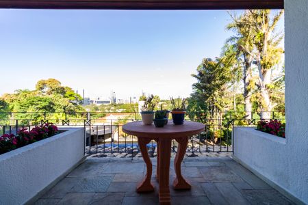 Casa à venda com 735m², 4 quartos e 6 vagas Casa à venda com 735m², 4 quartos e 6 vagasVaranda da Sala 2