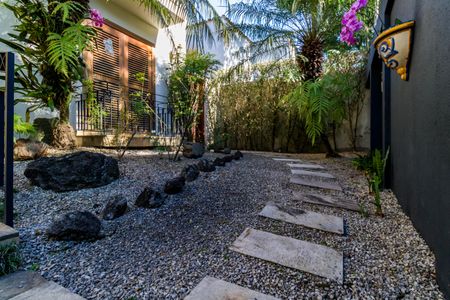 Casa à venda com 735m², 4 quartos e 6 vagas Casa à venda com 735m², 4 quartos e 6 vagasÁrea comum