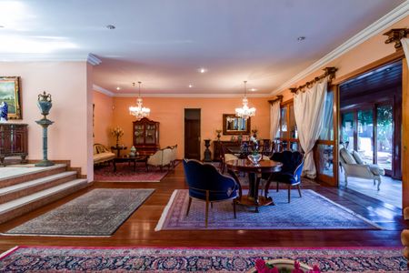 Casa à venda com 735m², 4 quartos e 6 vagas Casa à venda com 735m², 4 quartos e 6 vagasSala