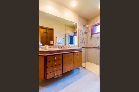 Casa à venda com 735m², 4 quartos e 6 vagas Casa à venda com 735m², 4 quartos e 6 vagasBanheiro da Suíte 3