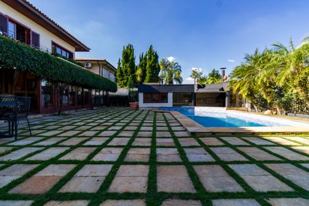 Casa à venda com 735m², 4 quartos e 6 vagas Casa à venda com 735m², 4 quartos e 6 vagasÁrea Externa