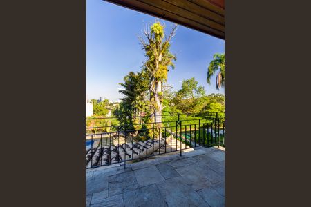 Casa à venda com 735m², 4 quartos e 6 vagas Casa à venda com 735m², 4 quartos e 6 vagasVaranda da Suíte 4