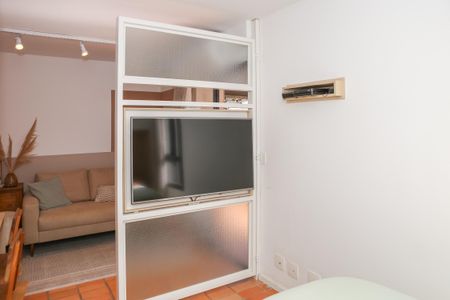 Studio à venda com 46m², 1 quarto e 1 vaga Studio à venda com 46m², 1 quarto e 1 vagaSuíte