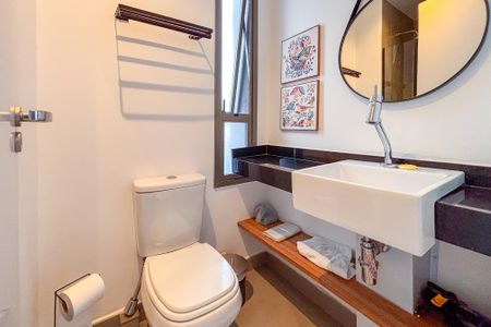 Banheiro de kitnet/studio para alugar com 1 quarto, 18m² em Cerqueira César, São Paulo