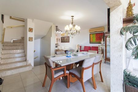 Casa de condomínio à venda com 420m², 3 quartos e 1 vagaSala