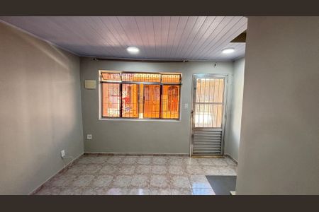 Casa à venda com 82m², 2 quartos e sem vaga Casa à venda com 82m², 2 quartos e sem vagaSala