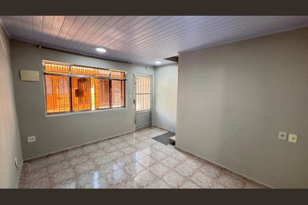 Casa à venda com 82m², 2 quartos e sem vaga Casa à venda com 82m², 2 quartos e sem vagaSala