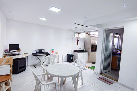 Casa de condomínio para alugar com 107m², 3 quartos e 2 vagas Casa de condomínio para alugar com 107m², 3 quartos e 2 vagasÁrea de Lazer