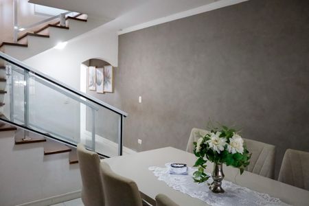 Casa à venda com 208m², 4 quartos e 2 vagas Casa à venda com 208m², 4 quartos e 2 vagasSala de Jantar