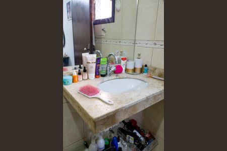 Casa à venda com 208m², 4 quartos e 2 vagas Casa à venda com 208m², 4 quartos e 2 vagasBanheiro Social 1