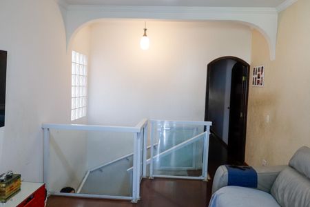 Casa à venda com 208m², 4 quartos e 2 vagas Casa à venda com 208m², 4 quartos e 2 vagasSala