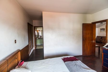 Casa de condomínio à venda com 300m², 4 quartos e 2 vagas Casa de condomínio à venda com 300m², 4 quartos e 2 vagasSuíte