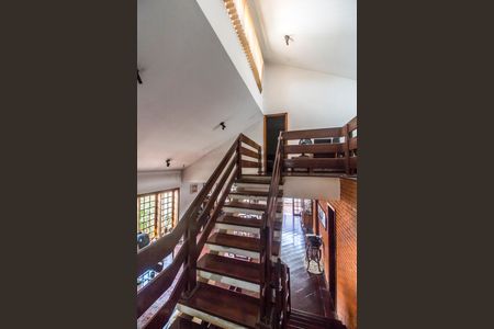 Casa de condomínio à venda com 300m², 4 quartos e 2 vagas Casa de condomínio à venda com 300m², 4 quartos e 2 vagasEscada