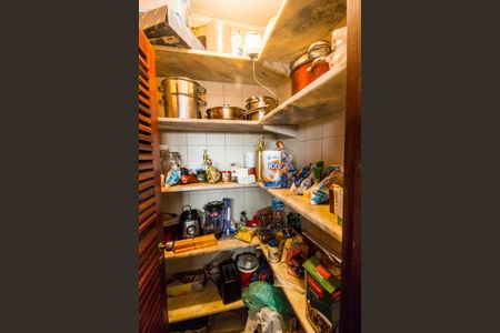 Casa de condomínio à venda com 300m², 4 quartos e 2 vagas Casa de condomínio à venda com 300m², 4 quartos e 2 vagasDespensa