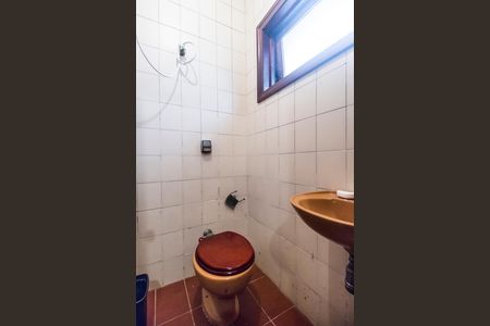 Casa de condomínio à venda com 300m², 4 quartos e 2 vagas Casa de condomínio à venda com 300m², 4 quartos e 2 vagasBanheiro de serviço