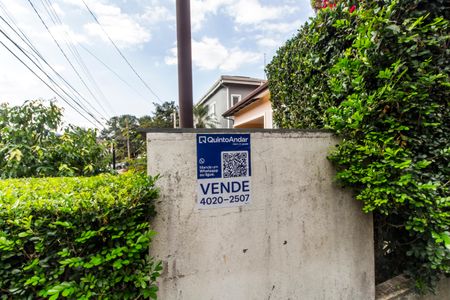 Casa de condomínio à venda com 300m², 4 quartos e 2 vagas Casa de condomínio à venda com 300m², 4 quartos e 2 vagasPlaca