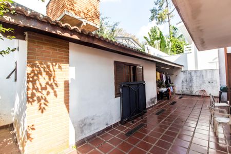 Casa de condomínio à venda com 300m², 4 quartos e 2 vagas Casa de condomínio à venda com 300m², 4 quartos e 2 vagasQuintal