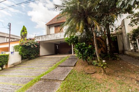 Casa de condomínio à venda com 300m², 4 quartos e 2 vagas Casa de condomínio à venda com 300m², 4 quartos e 2 vagasFachada