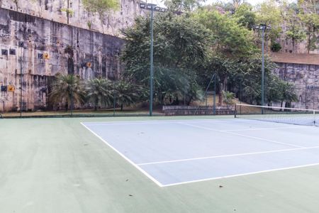 Casa de condomínio à venda com 300m², 4 quartos e 2 vagas Casa de condomínio à venda com 300m², 4 quartos e 2 vagasÁrea comum - Quadra Esportiva