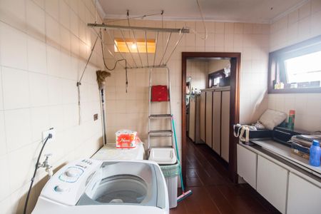 Casa de condomínio à venda com 300m², 4 quartos e 2 vagas Casa de condomínio à venda com 300m², 4 quartos e 2 vagasÁrea de Serviço