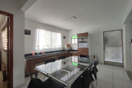 Casa de condomínio à venda com 243m², 4 quartos e 3 vagas Casa de condomínio à venda com 243m², 4 quartos e 3 vagasCozinha