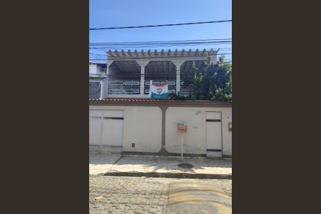 Casa de condomínio à venda com 243m², 4 quartos e 3 vagas Casa de condomínio à venda com 243m², 4 quartos e 3 vagasFachada