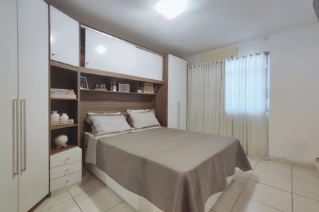 Casa de condomínio à venda com 243m², 4 quartos e 3 vagas Casa de condomínio à venda com 243m², 4 quartos e 3 vagasQuarto 1