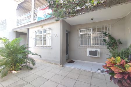 Casa de condomínio à venda com 243m², 4 quartos e 3 vagas Casa de condomínio à venda com 243m², 4 quartos e 3 vagasÁrea comum