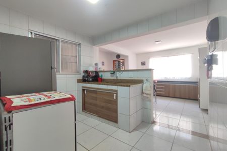 Casa de condomínio à venda com 243m², 4 quartos e 3 vagas Casa de condomínio à venda com 243m², 4 quartos e 3 vagasCozinha