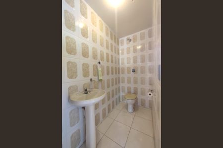 Casa de condomínio à venda com 243m², 4 quartos e 3 vagas Casa de condomínio à venda com 243m², 4 quartos e 3 vagasÁrea comum