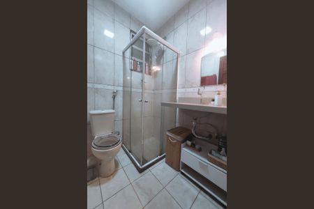 Casa de condomínio à venda com 243m², 4 quartos e 3 vagas Casa de condomínio à venda com 243m², 4 quartos e 3 vagasBanheiro Social 2