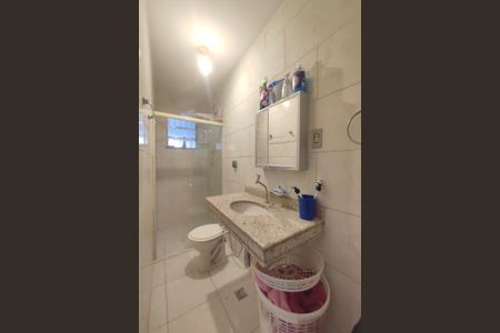 Casa de condomínio à venda com 243m², 4 quartos e 3 vagas Casa de condomínio à venda com 243m², 4 quartos e 3 vagasBanheiro Social 1