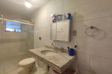 Casa de condomínio à venda com 243m², 4 quartos e 3 vagas Casa de condomínio à venda com 243m², 4 quartos e 3 vagasBanheiro Social 1