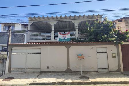 Casa de condomínio à venda com 243m², 4 quartos e 3 vagas Casa de condomínio à venda com 243m², 4 quartos e 3 vagasFachada