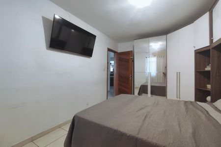 Casa de condomínio à venda com 243m², 4 quartos e 3 vagas Casa de condomínio à venda com 243m², 4 quartos e 3 vagasQuarto 1